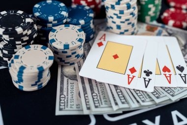 Live dealer blackjack and roulette table view